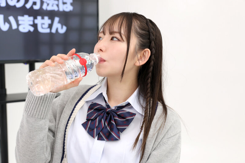 【VR】【8K】セックスしないと出られない部屋 めいさちゃん 10枚目