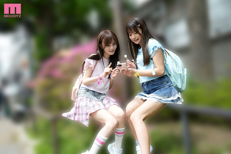 ラブホに連れ込みおじチ●ポいじめ♪小悪魔ロ●痴女っ娘のぷにぷにW生尻サンドイッチ「二人でぎゅうぎゅうに挟んで搾り取ってあげるね♪」 泉ももか 北岡果林 1枚目